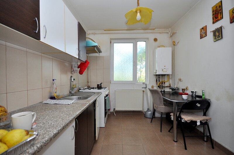 Drumul Taberei bloc 2010 Apartament 2 camere 76 mp, centrala, parcare